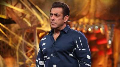 Salman Khan is the face of the most popular non-fiction television reality show, Bigg Boss. While he has been the host of the show for the longest period of 12 years now, he is certainly the most charming actor-host the audience has ever witnessed on television. Salman's stylish dark blue shirt with white patches was simple and truly amazing.