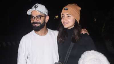 Anushka Sharma and Virat Kohli never cease to surprise their fans. The two always make sure to treat fans to little sneak-peek into their lives. This time, they treated the paps with lovely poses as they were seemingly heading for a vacation.
