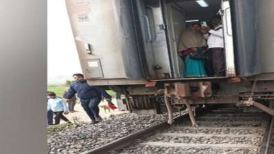 Bihar: Major accident averted after 5 bogies of Satyagrah Express detach  from engine in Bettiah probe on latest updates – India TV