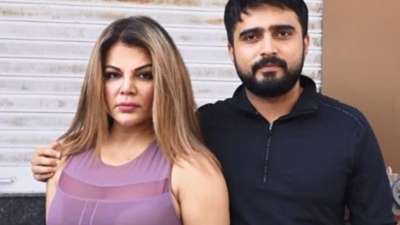 400px x 225px - Rakhi Sawant accuses Adil Khan of 'selling her nudes'; later gets trolled  for posting romantic video with him | Celebrities News â€“ India TV