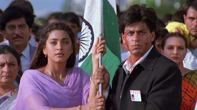 Phir Bhi Dil Hai Hindustani: Shah Rukh Khan and Juhi Chawla essayed the role of journalists for rival channels. The two journalists kept competition aside to fight for justice for an innocent man who was accused of being a terrorist. 
