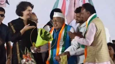Madhya Pradesh Assembly polls: Priyanka Gandhi presented with empty bouquet  on stage, left in splits | WATCH | Madhya News – India TV