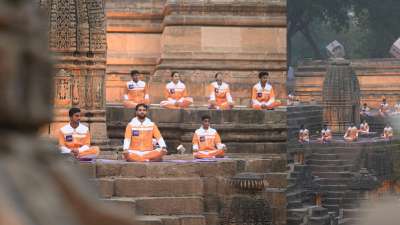 Gujrati Yoga Xxx Videos - Historic moment! Gujarat sets Guinness Record for performing mass 'Surya  Namaskar' on new year â€“ India TV