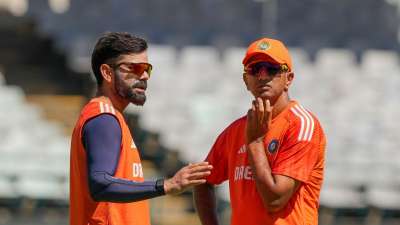Team India players trained hard ahead of the second Test against South Africa at Newlands in Cape Town. The second and final Test match is scheduled to take place from January 3. Rahul Dravid, the head coach, and Virat Kohli were seen discussing a few things during the net session.