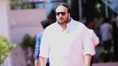 Baba Siddique's MLA son Zeeshan removed from Mumbai Youth Congress  president post – India TV