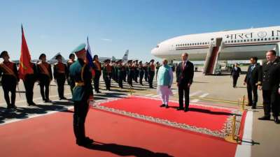 रूस पहुंचे PM मोदी, एयरपोर्ट पर गार्ड ऑफ ऑनर काट दिया गया सम्मानNATIONAL NEWS PM Modi reached Russia, guard of honor was cut off at the airport