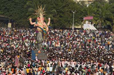 Stones hurled at Ganesh immersion procession in Akola district, 68 detained  – India TV