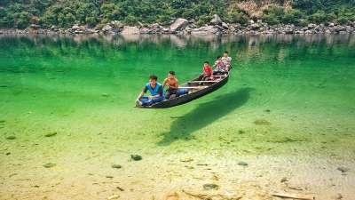 Mawlynnong village located in Meghalaya is one of the cleanest villages in Asia. The place is known for its most iconic - The Nohwet Living Root Bridge.