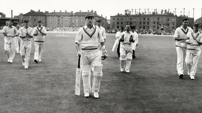 5. Len Hutton of England is at the fifth place having batted for 797 minutes to score 364 runs against arch-rivals Australia. He faced 847 balls during his stay in the middle in a Test played at The Oval in 1938 and smashed 35 fours.