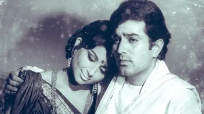 Sharmila Tagore and Rajesh Khanna featured in a mature love story that was an adaptation of Bibhutibhushan Bandhopadhyay's story. Titled Amar Prem, the old classic film is still one of the most loved films from the 90s and its songs still have a special place in the hearts of the audience. Along with Khanna and Tagore, Vinod Mehra was also seen in the lead roles in Amar Prem.