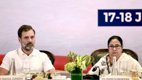 Rahul Gandhi and Mamata Banerjee during a joint press