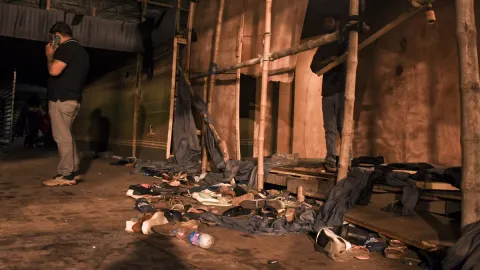 Kolkata Durga Puja pandal collapse leaves 17 dead, 35 devotees injured, panic at site