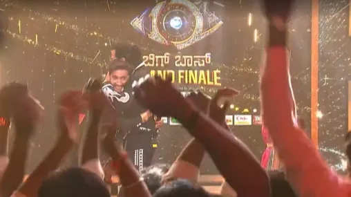 Gilli Nata lifts the Bigg Boss Kannada Season 12 winner trophy