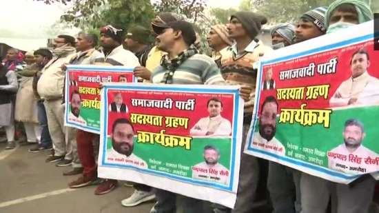 India Tv - Supporters gather outside Swami Prasad Maurya's residence in Lucknow