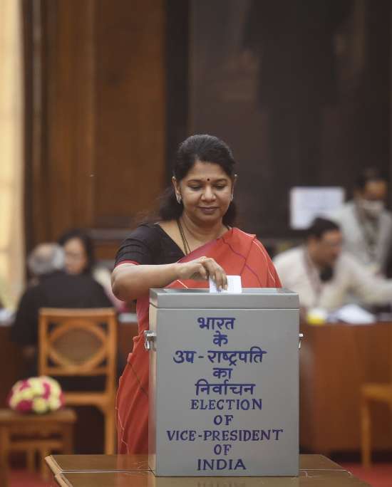 India Tv - DMK MP Kanimozhi Karunanidhi casts her vote for the election of the Vice President, at Parliament House in New Delhi, Saturday, Aug. 6, 2022. India Tv - vp election