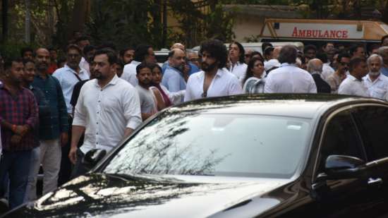 Satish Kaushik Laid To Rest; Last Rites Held In The Presence Of Friends ...