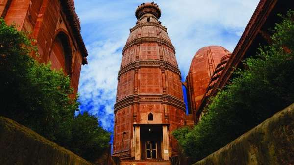 वृंदावन के 5 सबसे प्रसिद्ध और प्राचीन मंदिर, जब भी बने जाने का प्लान तो जरूर करें दर्शन