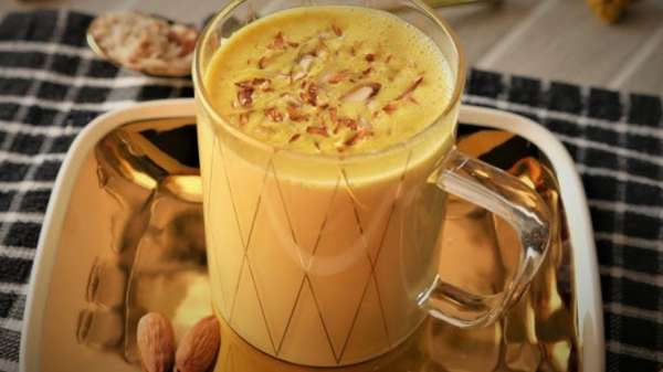 दूध में मिलाएं किचन में रखे ये 2 मसाले, रात में सोने से पहले पिएं, मिलेंगे जबरदस्त स्वास्थ्य लाभ