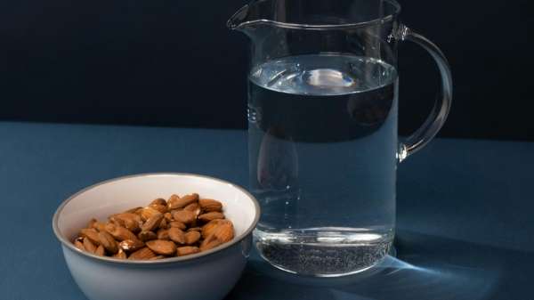 बादाम को कितने घंटे तक पानी में भिगोकर रखना चाहिए? रोज करें सेवन, मिलेंगे जबरदस्त फायदे बादाम को कितने घंटे तक पानी में भिगोकर रखना चाहिए? रोज करें सेवन, मिलेंगे जबरदस्त फायदे