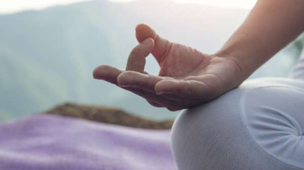 मेडिटेशन करने का सही समय क्या है? रोज इतनी देर मेडिटेट करने से मिल सकते हैं सबसे ज्यादा फायदे