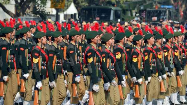 गणतंत्र दिवस की परेड कितने किलोमीटर की होती है, कितनी तोपों से दी जाती है सलामी?