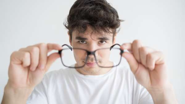 उतर जाएगा चश्मा, आंखों के लिए रामबाण एक्सरसाइज, तेज नजर करने के लिए अपनाएं बाबा रामदेव के उपाय