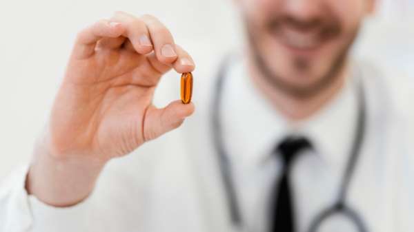 विटामिन डी की कमी से शरीर पर क्या असर पड़ता है, बढ़ सकता है किन बीमारियों का खतरा?