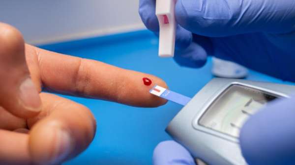 शुगर को तुरंत कंट्रोल करने के लिए क्या खाना चाहिए? डायबिटीज पेशेंट्स के लिए वरदान से कम नहीं कुछ सुपर फूड्स शुगर को तुरंत कंट्रोल करने के लिए क्या खाना चाहिए? डायबिटीज पेशेंट्स के लिए वरदान से कम नहीं कुछ सुपर फूड्स