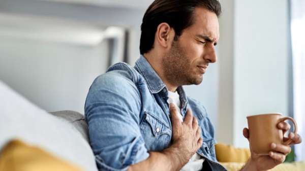 कहीं कमजोर न हो जाए दिल की सेहत, खाने-पीने की किन चीजों से बना लेनी चाहिए दूरी, वरना बढ़ सकता है हार्ट अटैक का खतरा