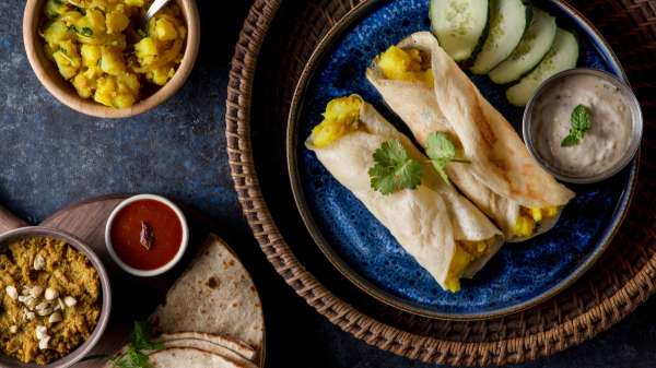 वैज्ञानिकों की पसंद सदियों पुराना खाने का तरीका, स्वामी रामदेव ने भी बताए जमीन पर बैठकर खाने के फायदे