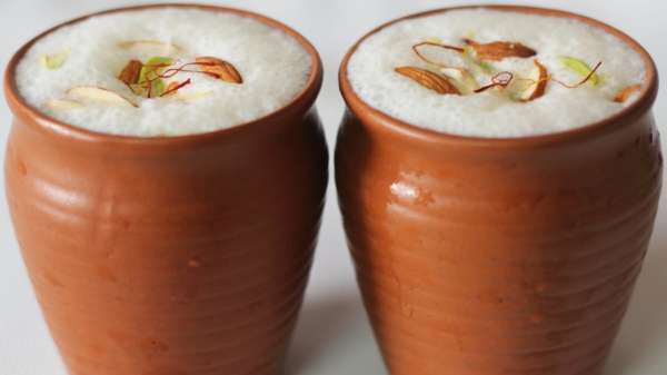 बिना चीनी के कैसे बनाएं मलाईदार लस्सी, स्वाद में लाजवाब, फटाफट नोट कर लीजिए रेसिपी