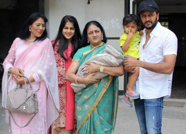 In Pics Riteish And Genelia Deshmukh Bring Home Their Second Child Bollywood News India Tv