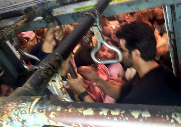 Anil Kapoor travels in local train
