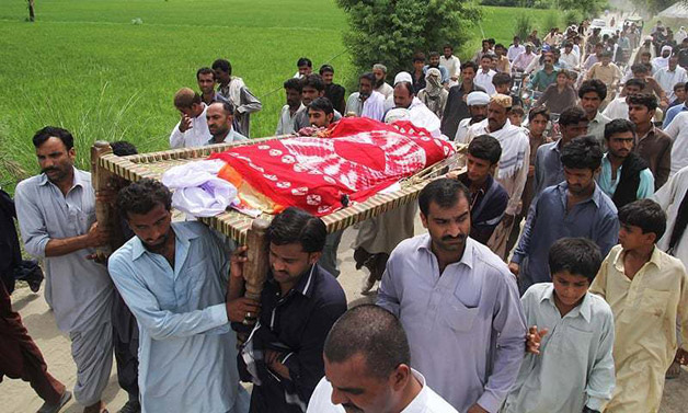 Pakistani model Qandeel Baloch laid to rest. Here are her last pics ...