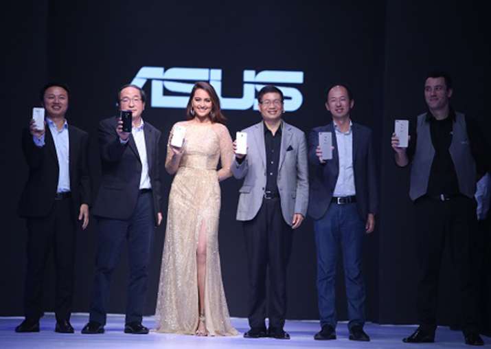 ASUS launch Sonakshi Sinha
