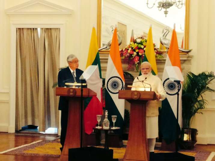 PM Narendra Modi with Myanmarese President U Htin Kyaw.