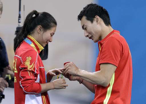 Chinese diver receives marriage proposal from boyfriend at