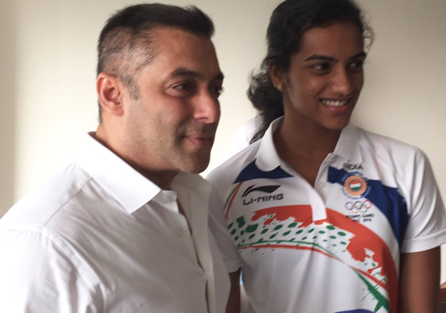 ‘Sultan’ shares pic with shuttler