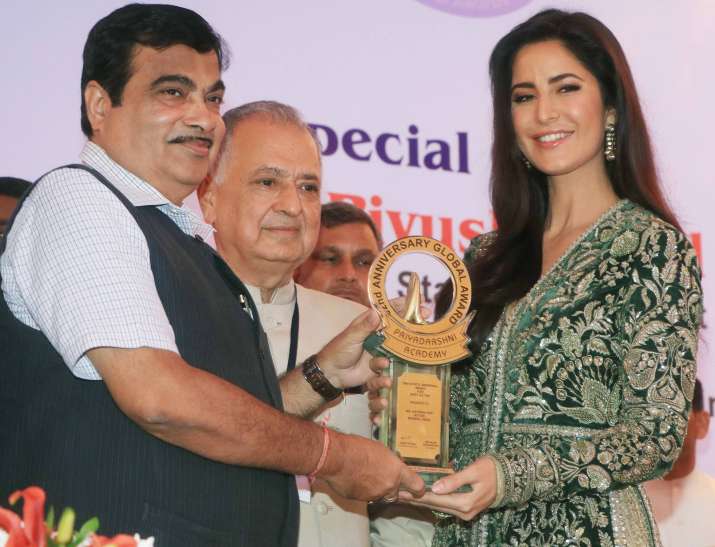 Katrina receives Smita Patil award; dedicates it to