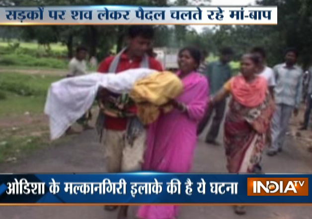 Odisha man forced to walk six kms carrying daughter’s