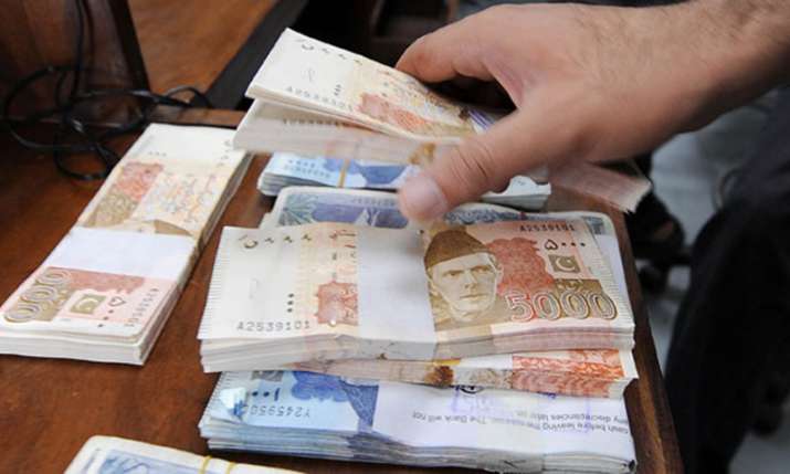 Pakistan On Modi S Path Senator Calls For Demonetization Of 1 000 And 5 000 Rupee Notes World News India Tv