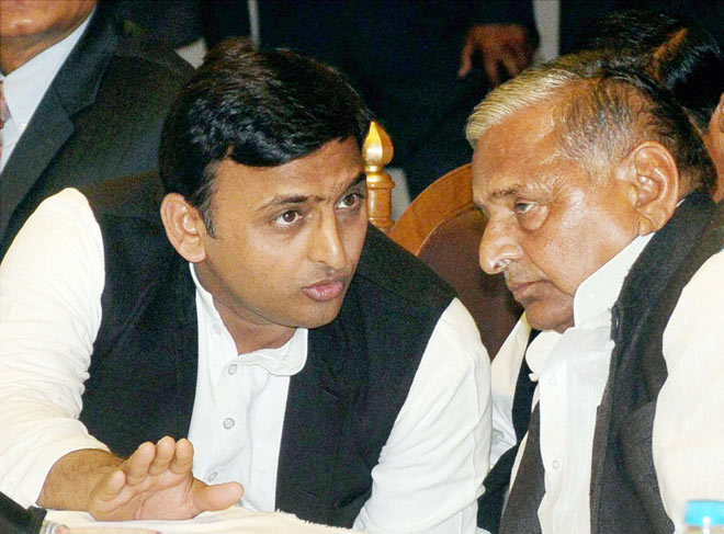 As Mulayam loyalists sharpen knives, fragile peace in SP is