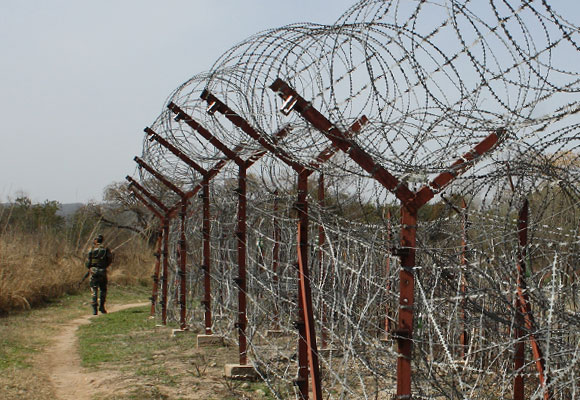 Pakistan repatriates two Kashmiri youth who mistakenly