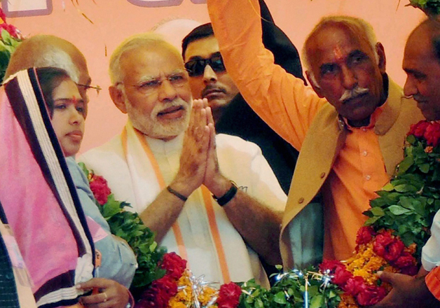 PM Modi being garlanded at an election campaign rally at