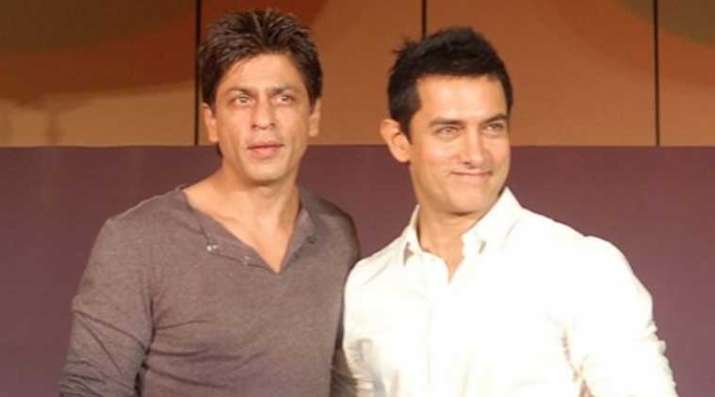 The Khan Bonding Shah Rukh And Aamirs First Selfie Together Is A Must See Bollywood News 