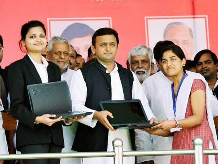 Akhilesh's free laptop scheme under scanner of Yogi govt 