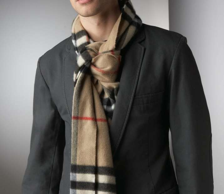 Men's muffler wearing on sale styles