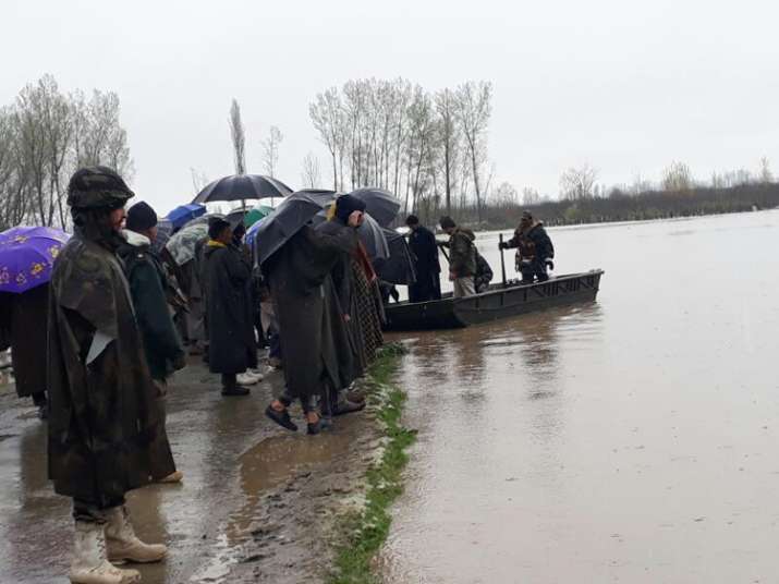 Flood alert: Incessant rains inundate low areas in Kashmir, Army ...