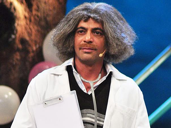 Watch: Dr. Mashoor Gulati brings his &#39;comedy clinic&#39; to Delhi, leaves audience in splits | Bollywood News – India TV