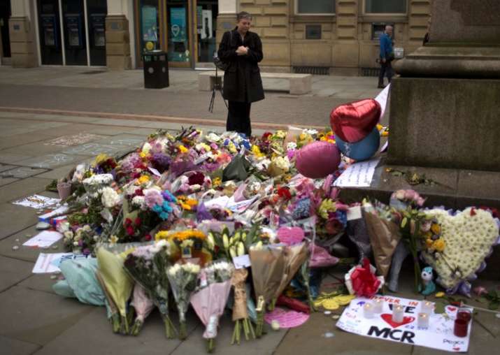 Three more arrests in Manchester; London tourist sites